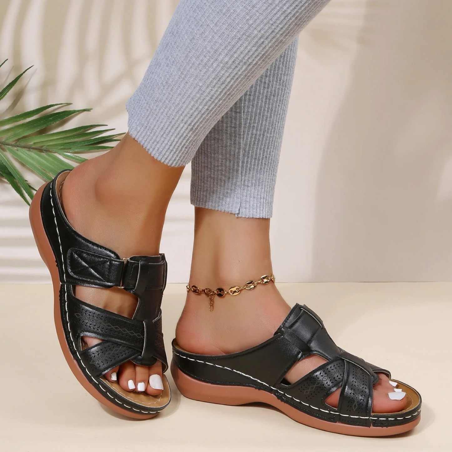 Women's open-toe leather sandals - Aurora