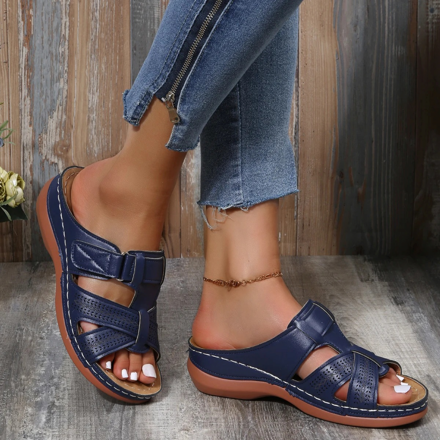 Women's open-toe leather sandals - Aurora